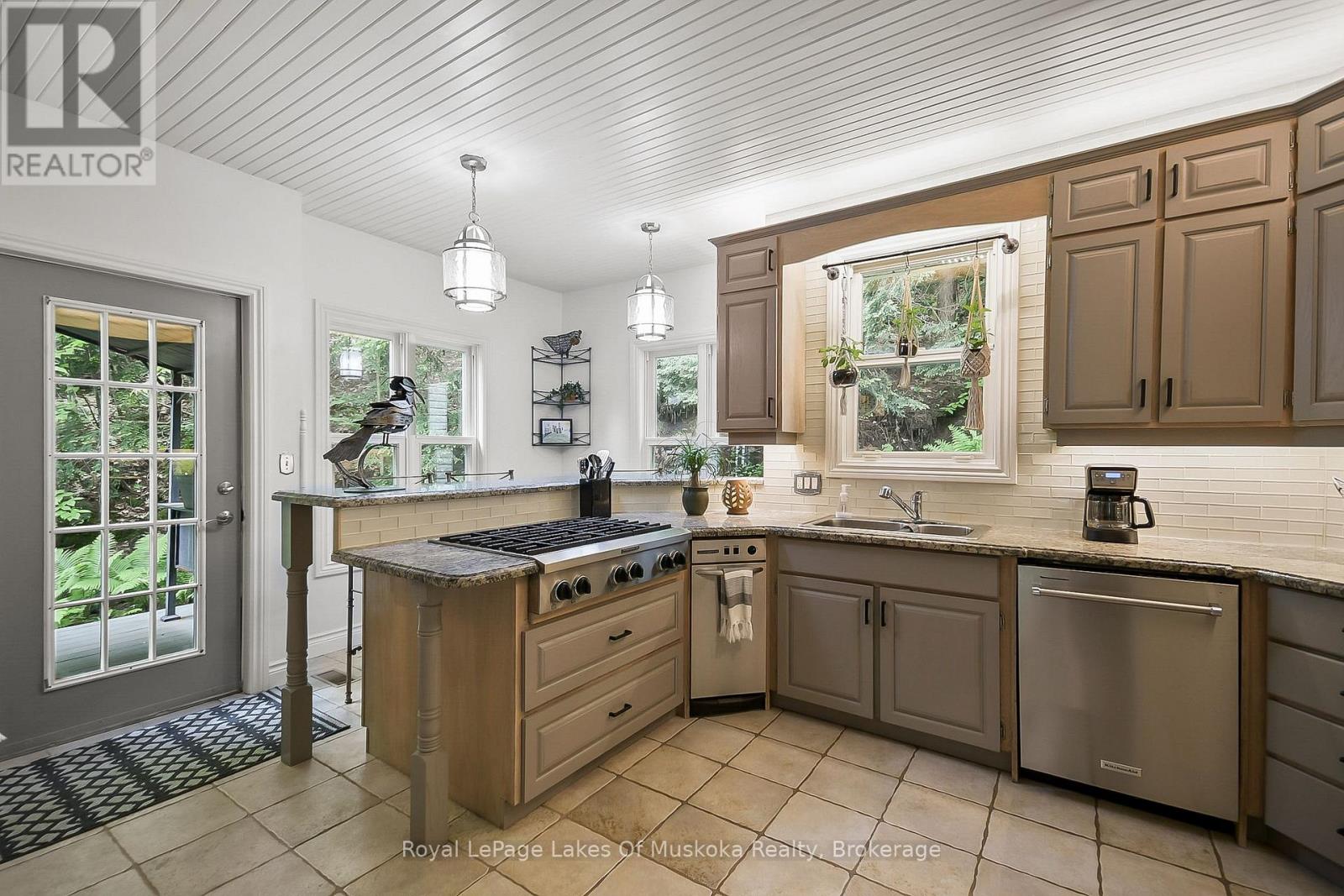103 SOUTHBANK DRIVE - 18