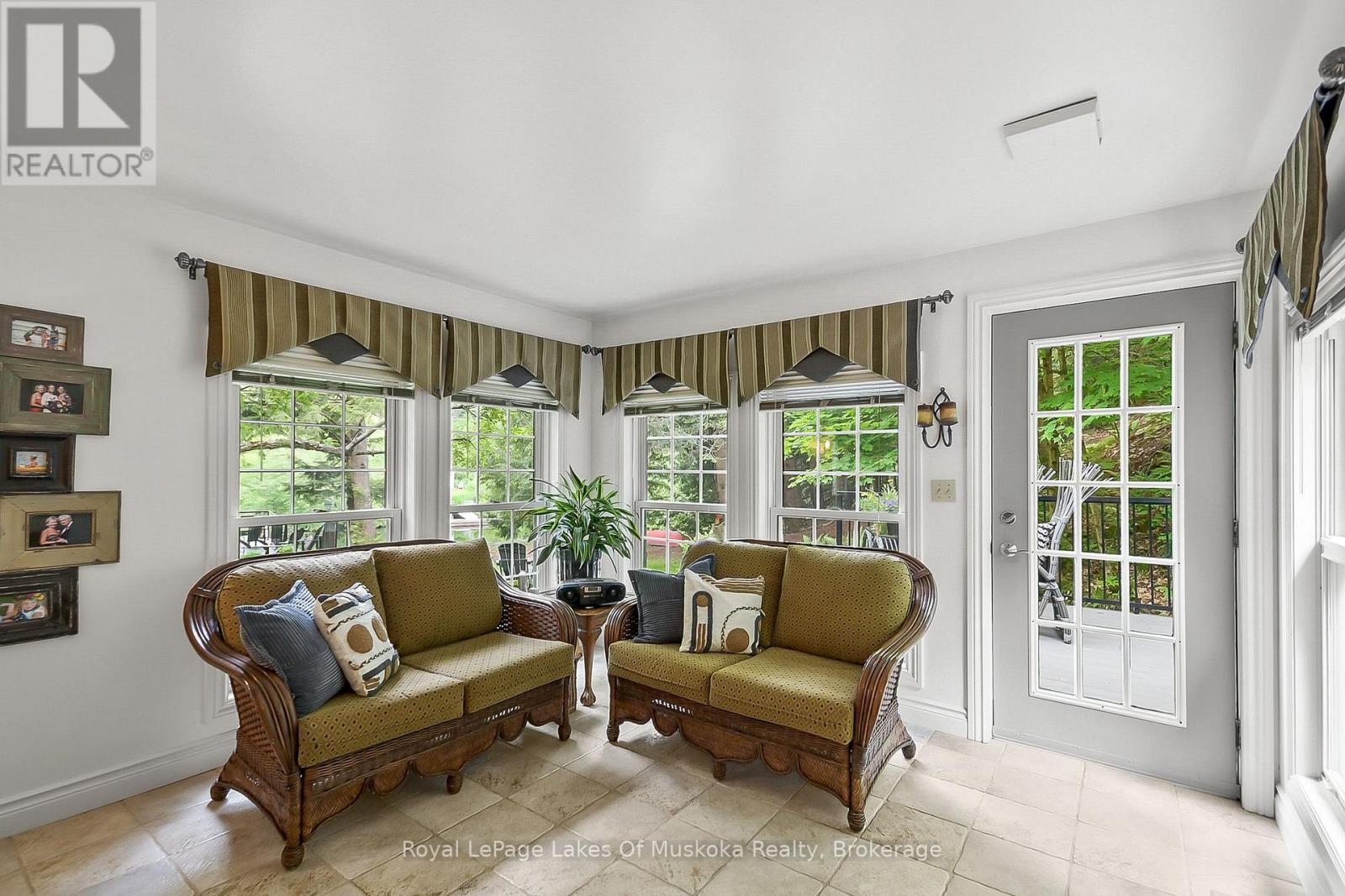 103 SOUTHBANK DRIVE - 21