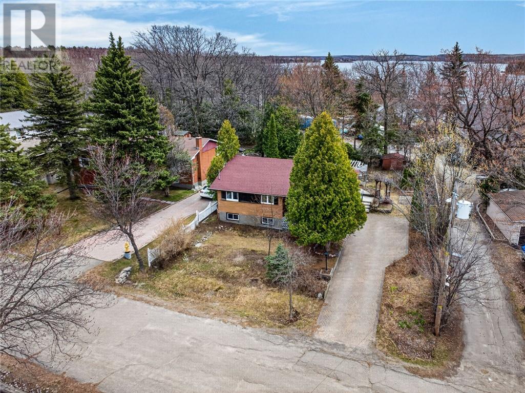 147 Harry, Sudbury, Ontario, P3B3E3 — Photo 2