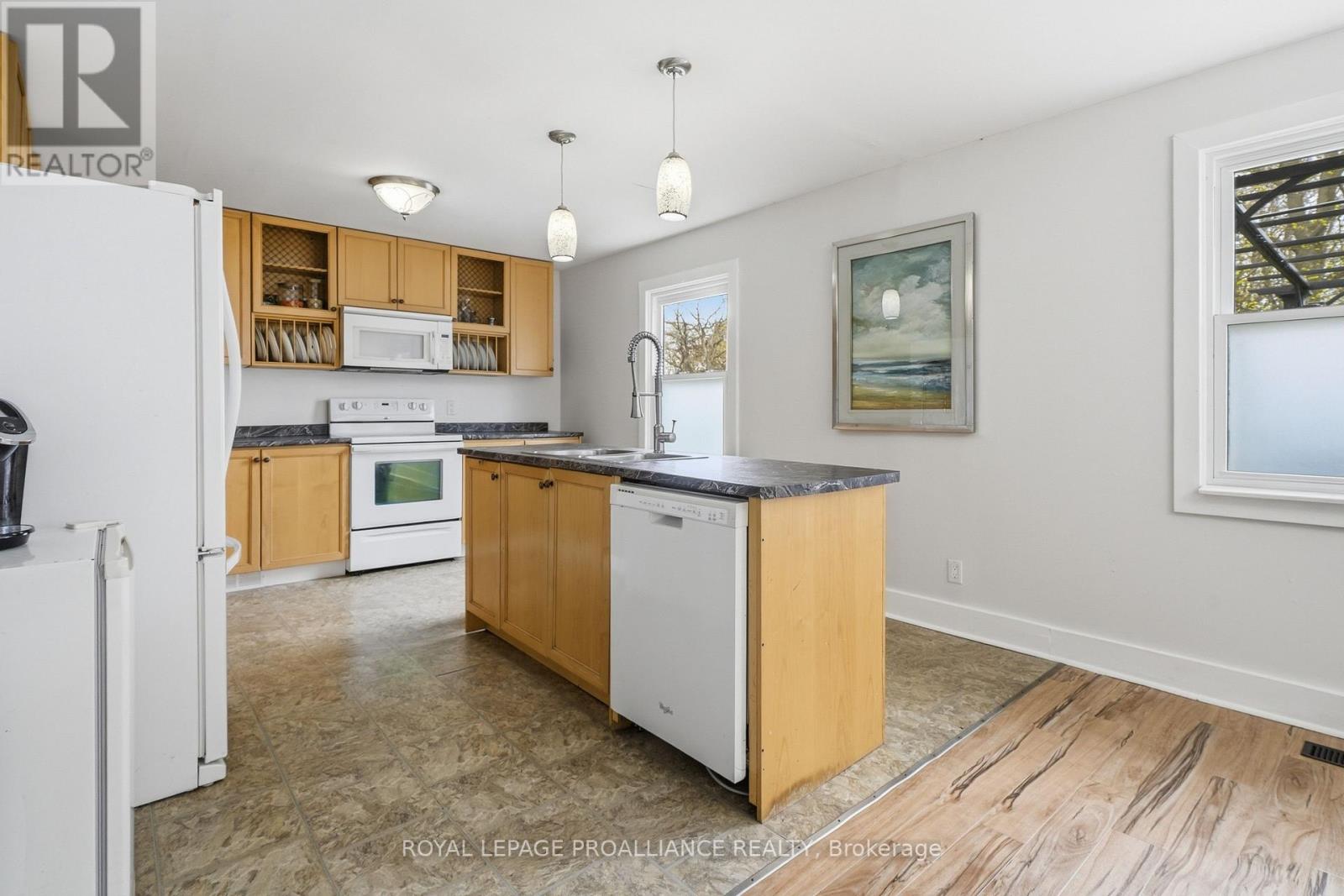 306 DUFFERIN AVENUE - 11