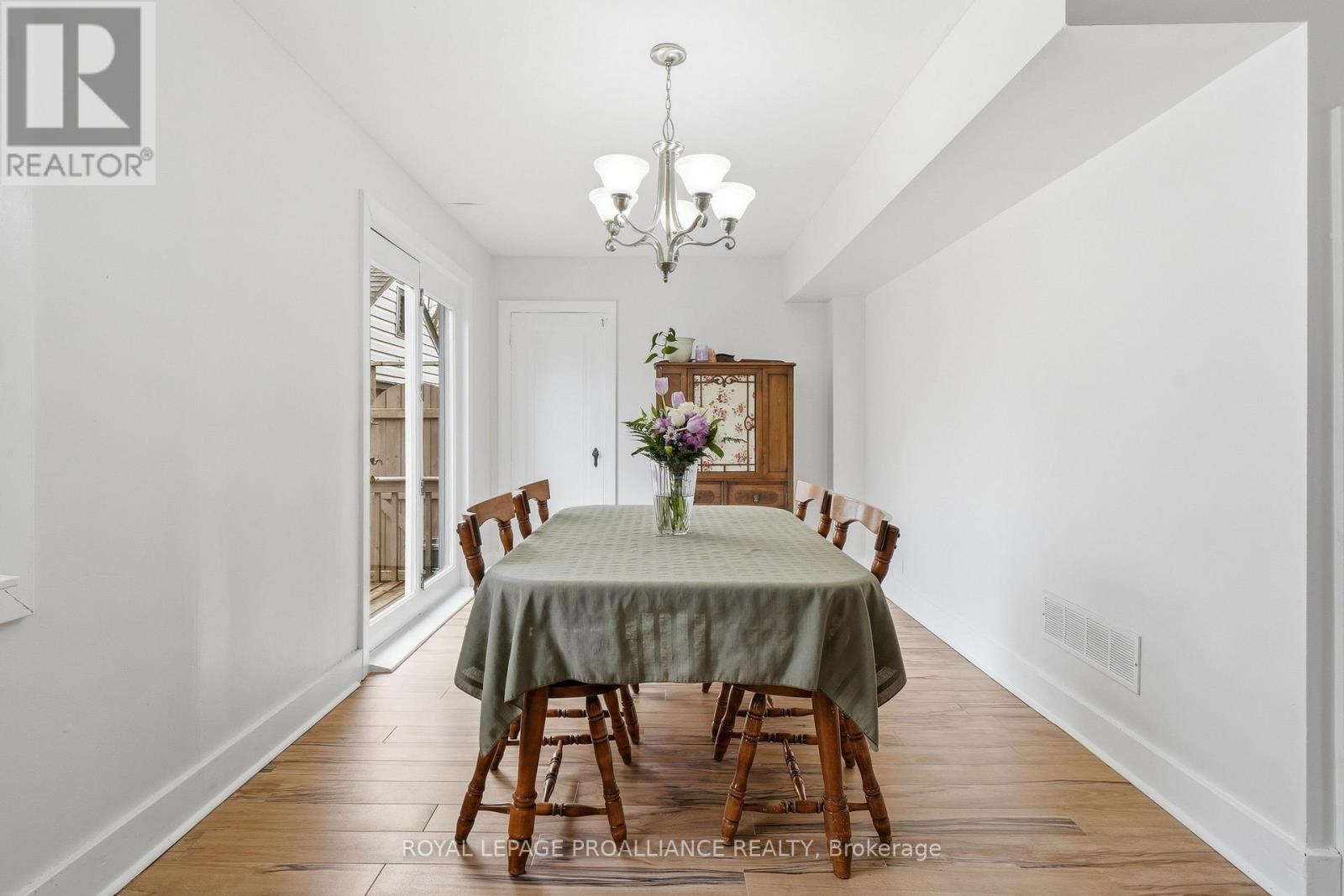 306 DUFFERIN AVENUE - 16