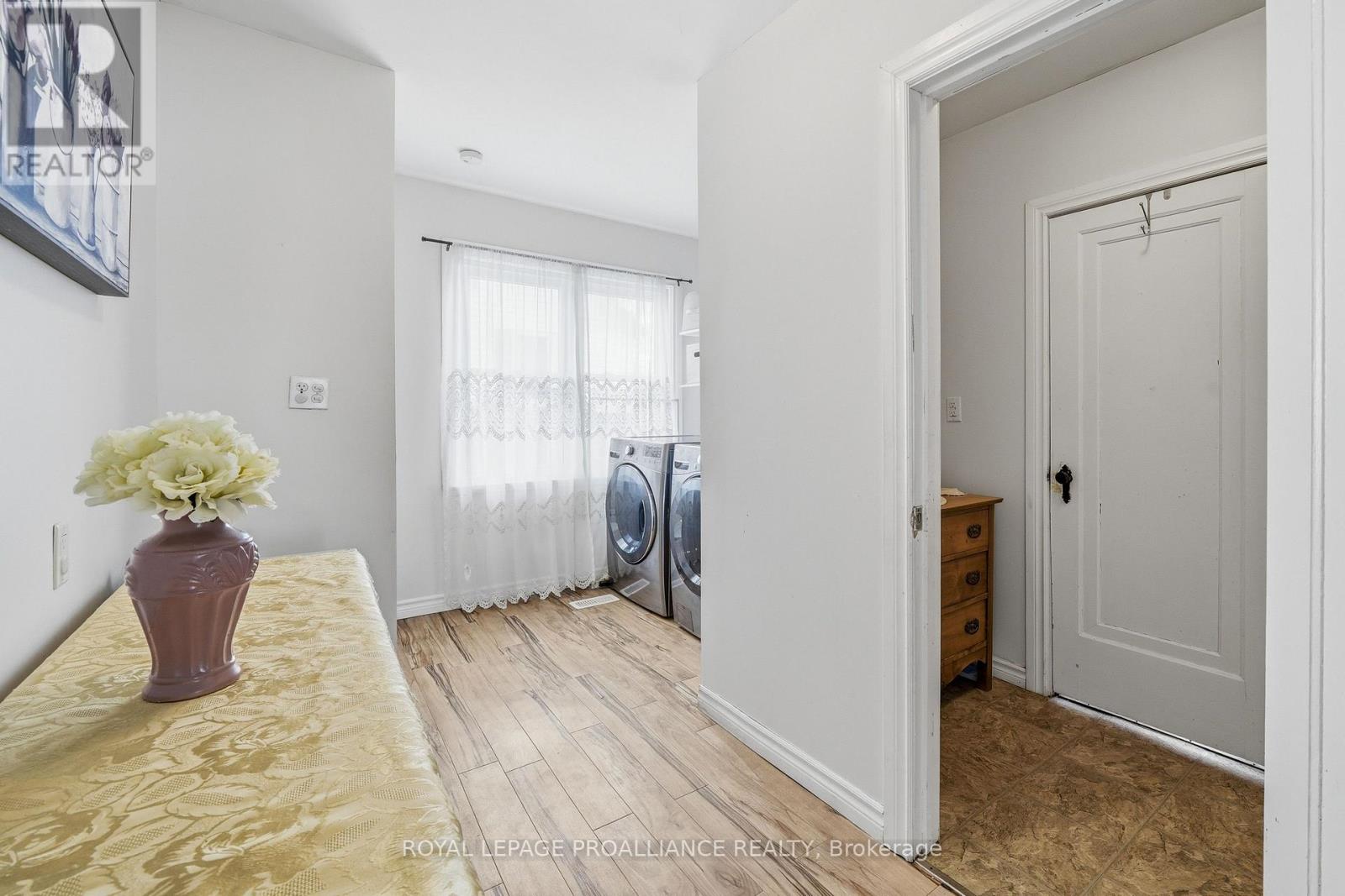 306 DUFFERIN AVENUE - 19