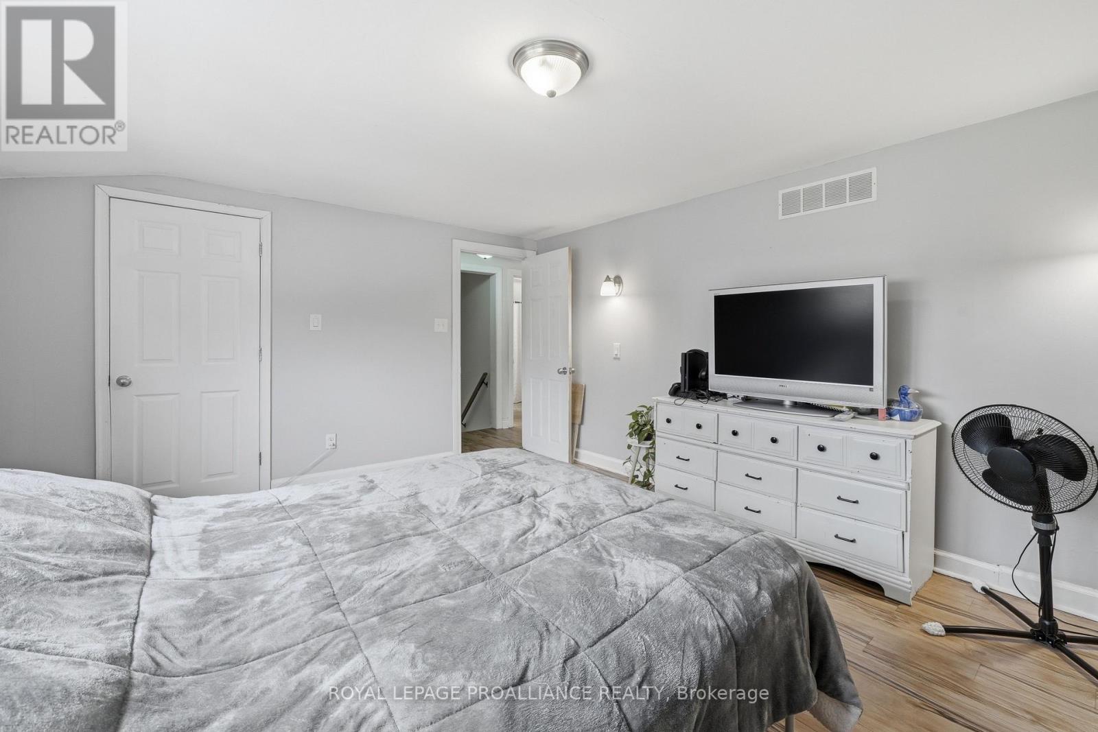 306 DUFFERIN AVENUE - 22