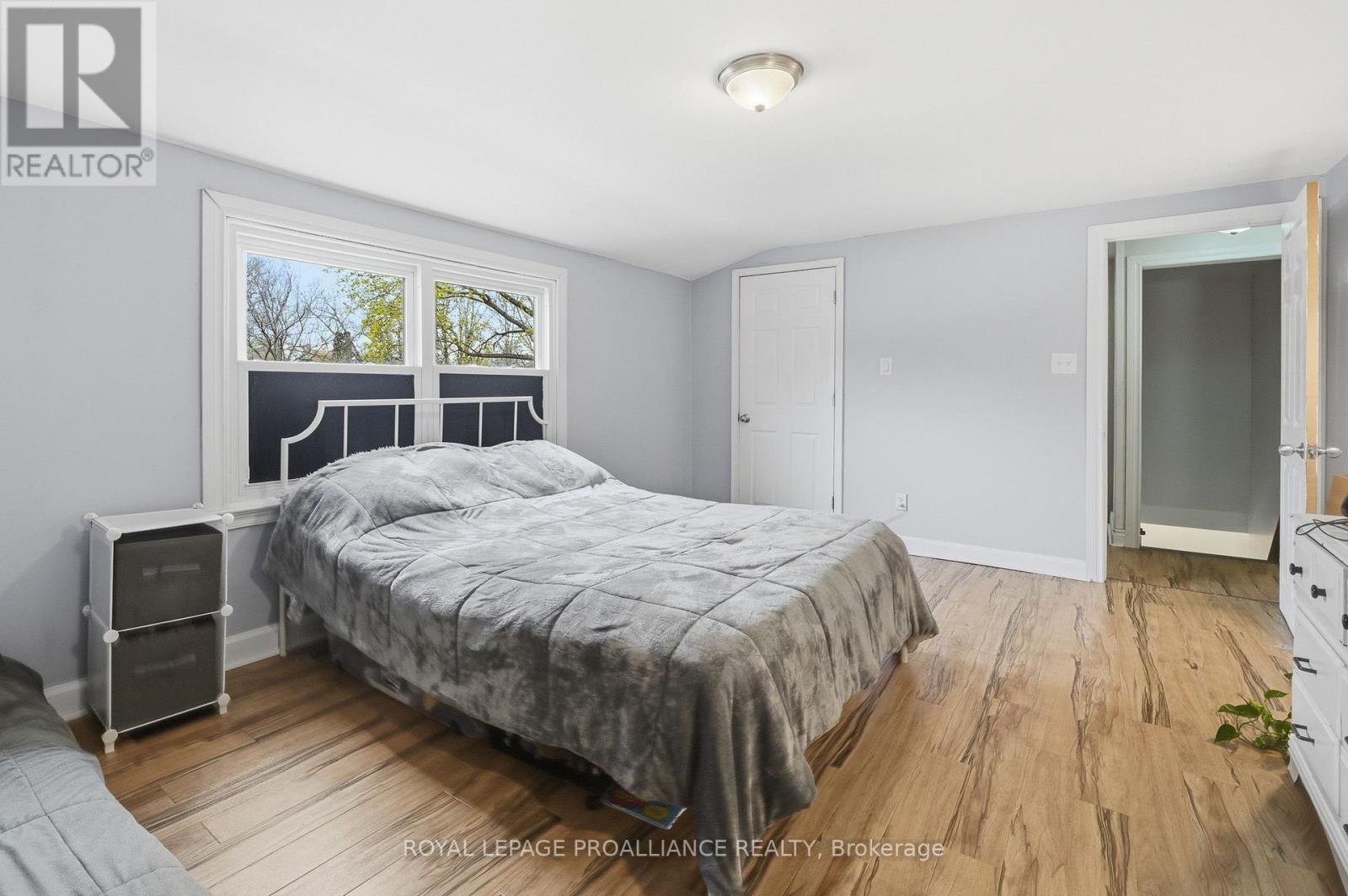 306 DUFFERIN AVENUE - 23