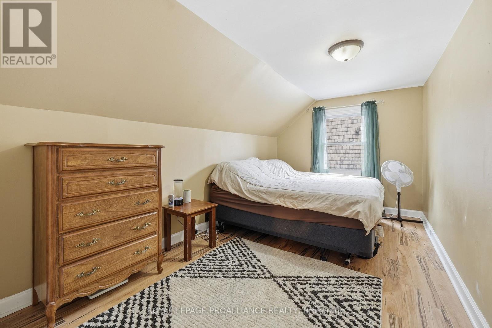 306 DUFFERIN AVENUE - 24