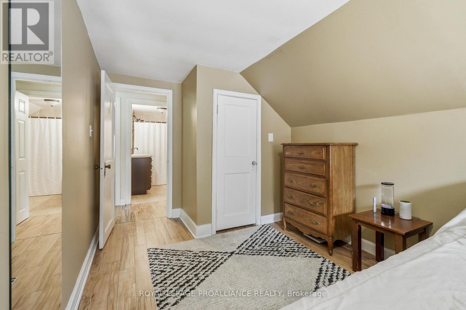 306 DUFFERIN AVENUE - 25