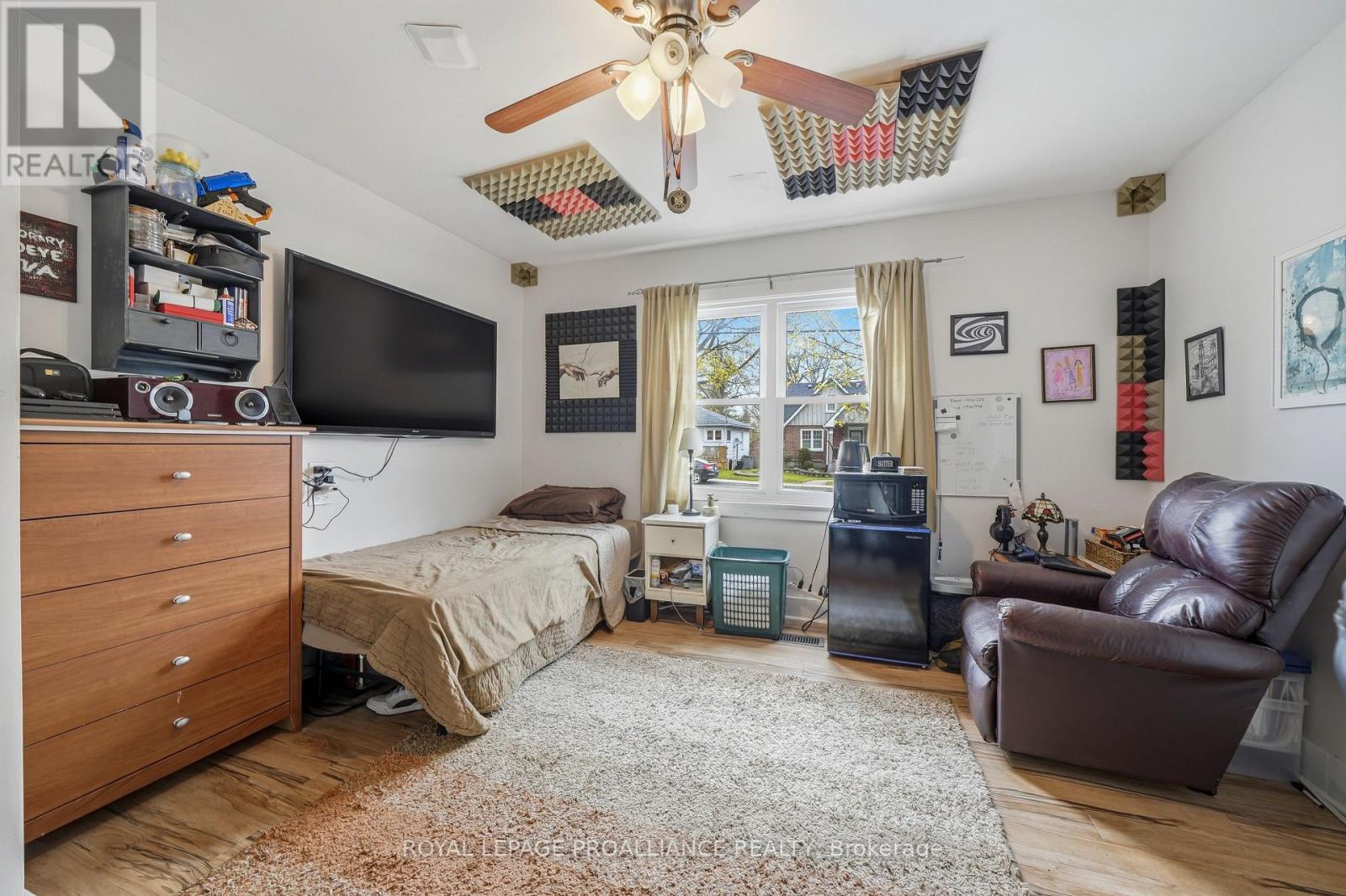 306 DUFFERIN AVENUE - 30