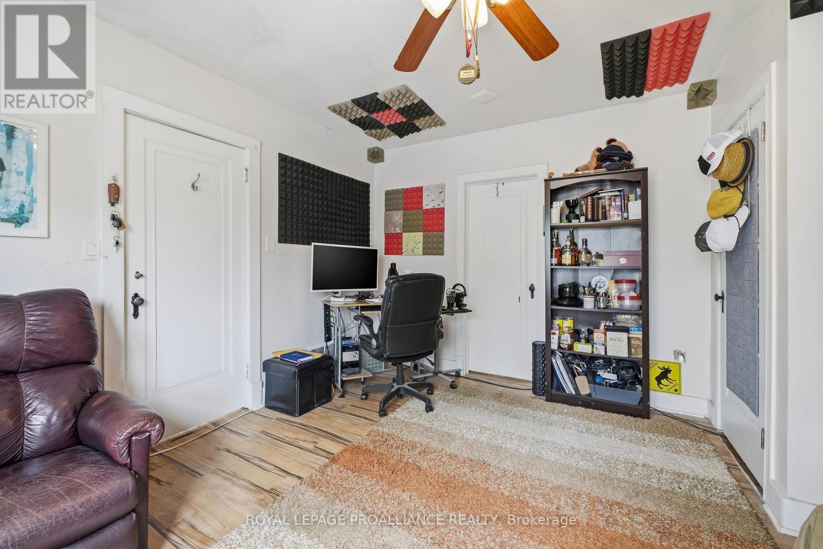 306 DUFFERIN AVENUE - 31