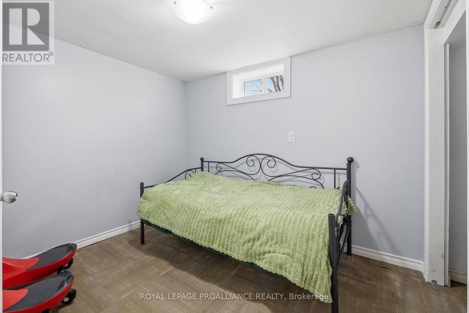 306 DUFFERIN AVENUE - 35