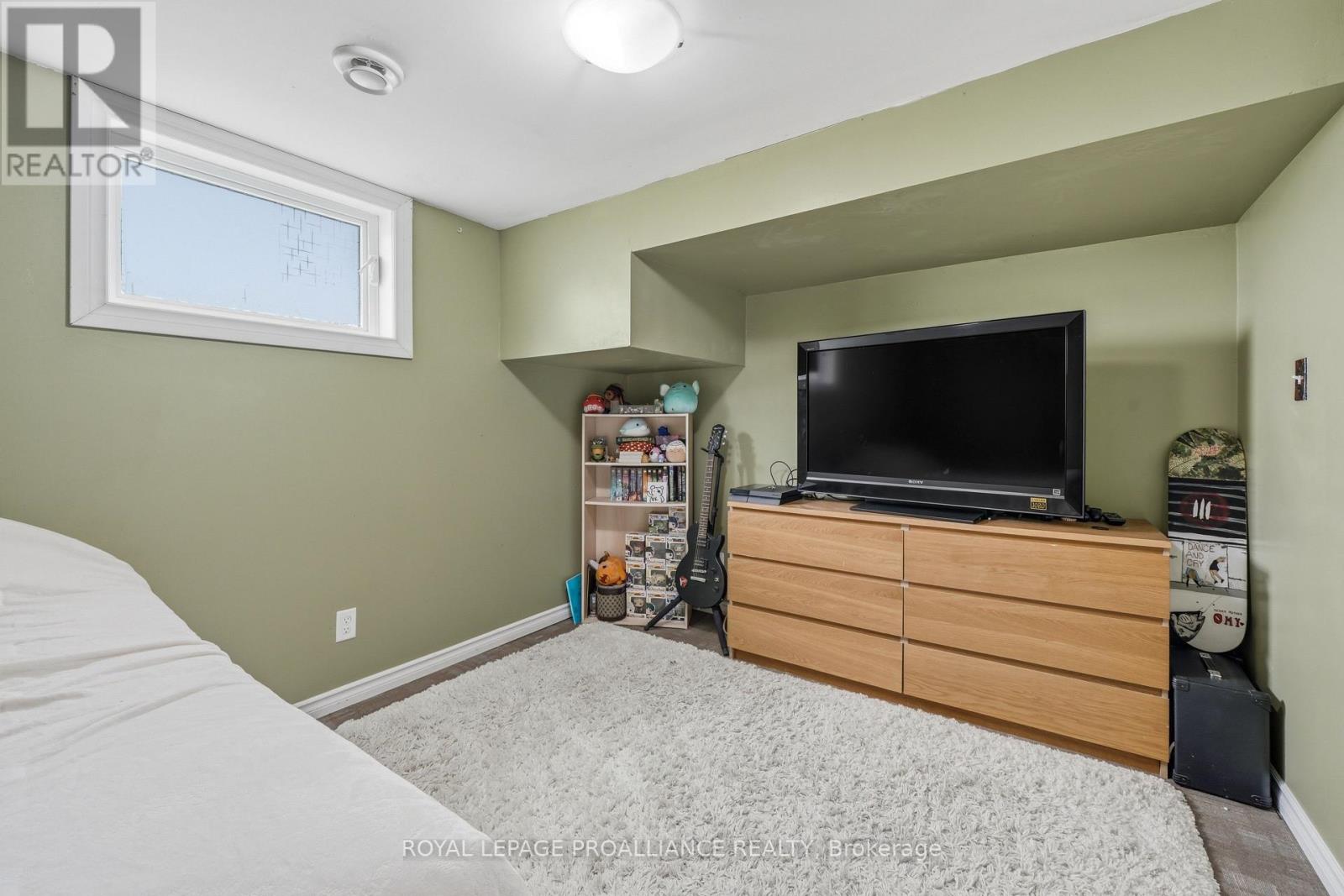 306 DUFFERIN AVENUE - 37