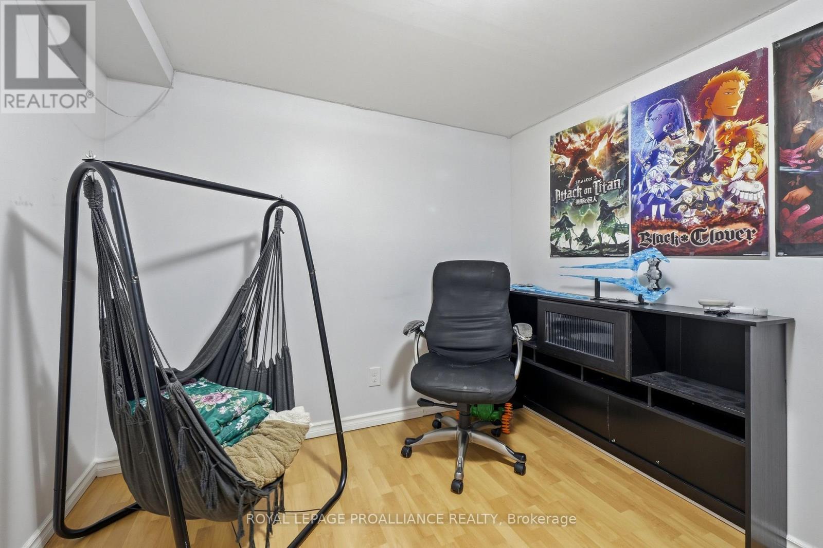 306 DUFFERIN AVENUE - 40