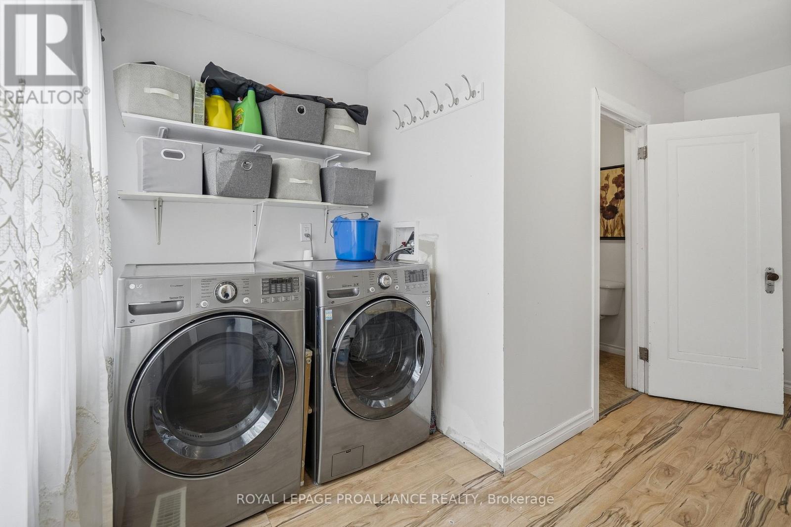 306 DUFFERIN AVENUE - 43