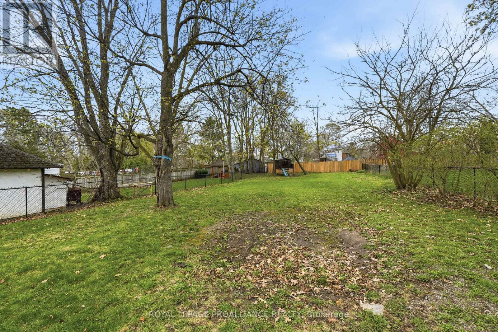 306 DUFFERIN AVENUE - 47