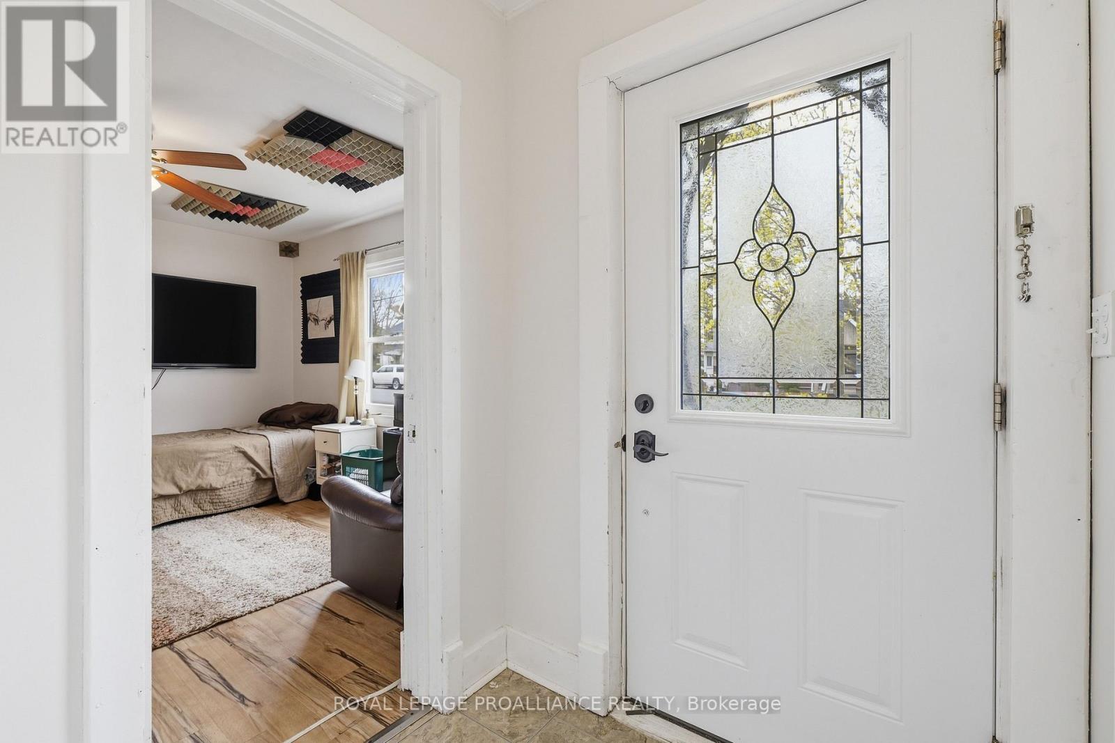 306 DUFFERIN AVENUE - 5
