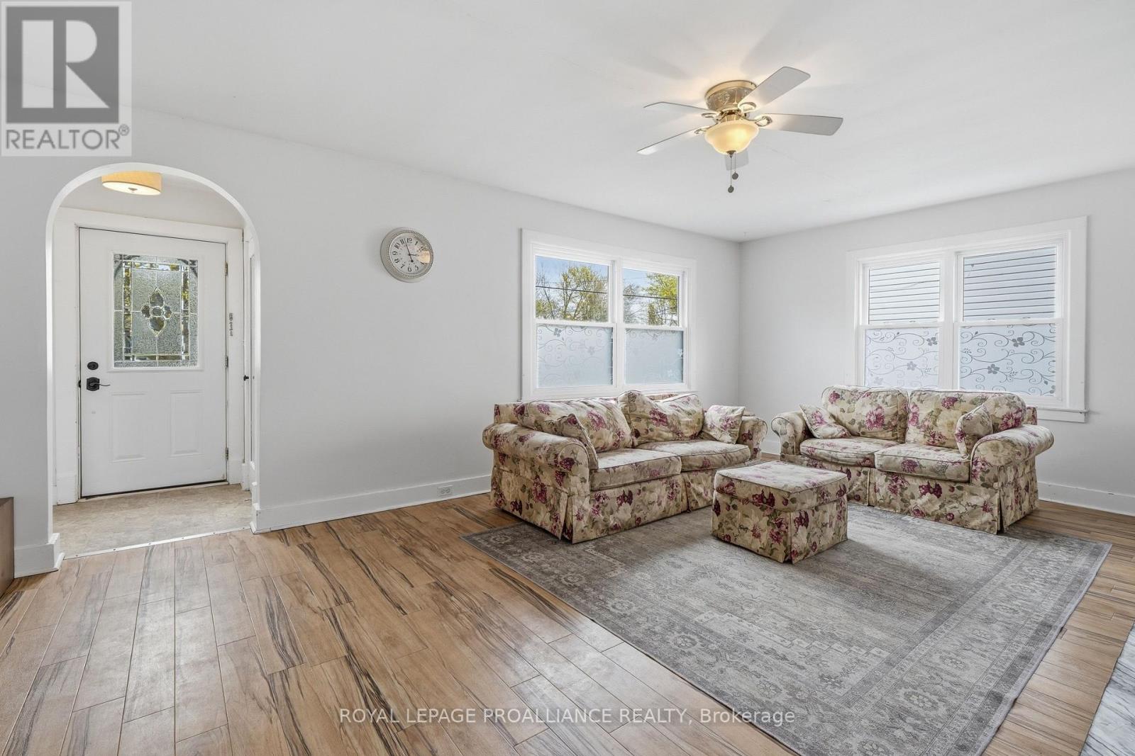 306 DUFFERIN AVENUE - 9
