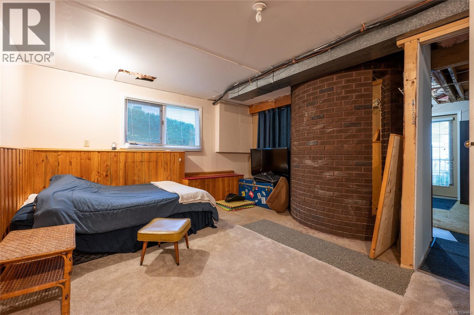 1085 College Dr - 33