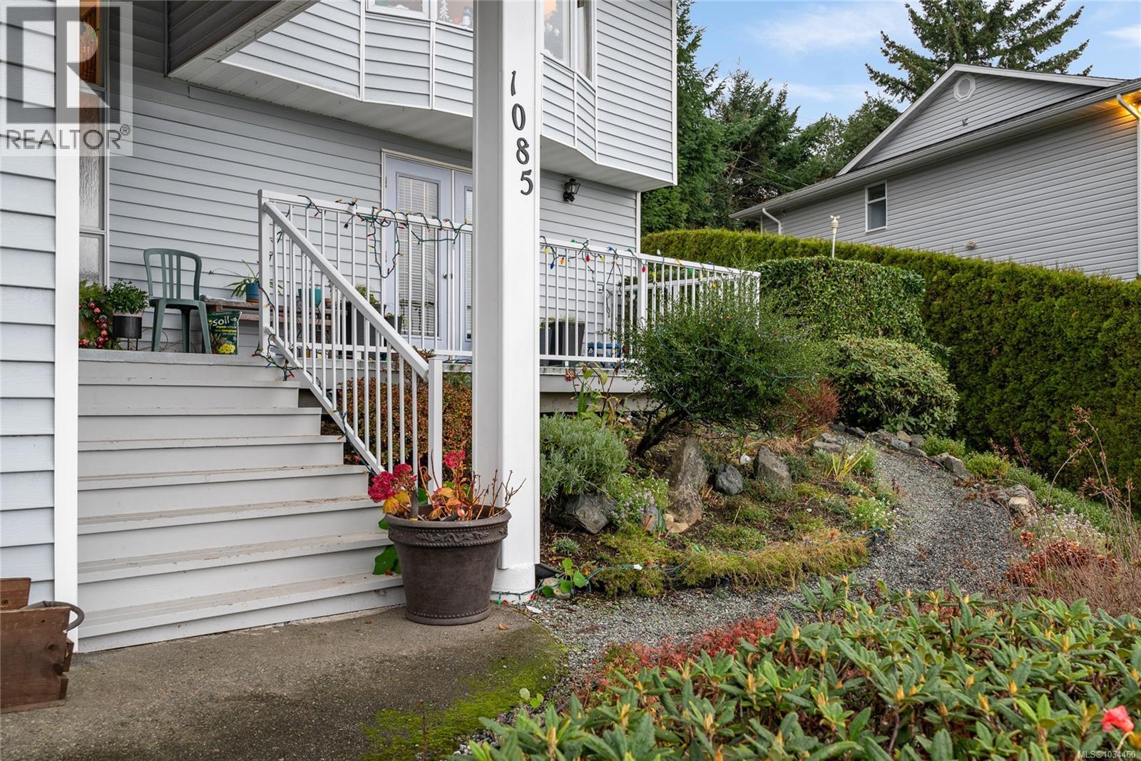 1085 College Dr - 37