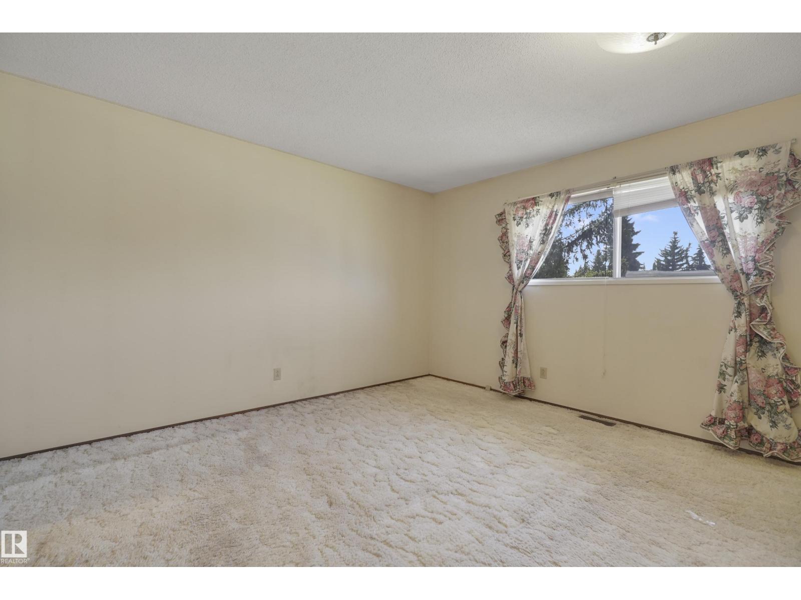 10912 40 AV NW - 17