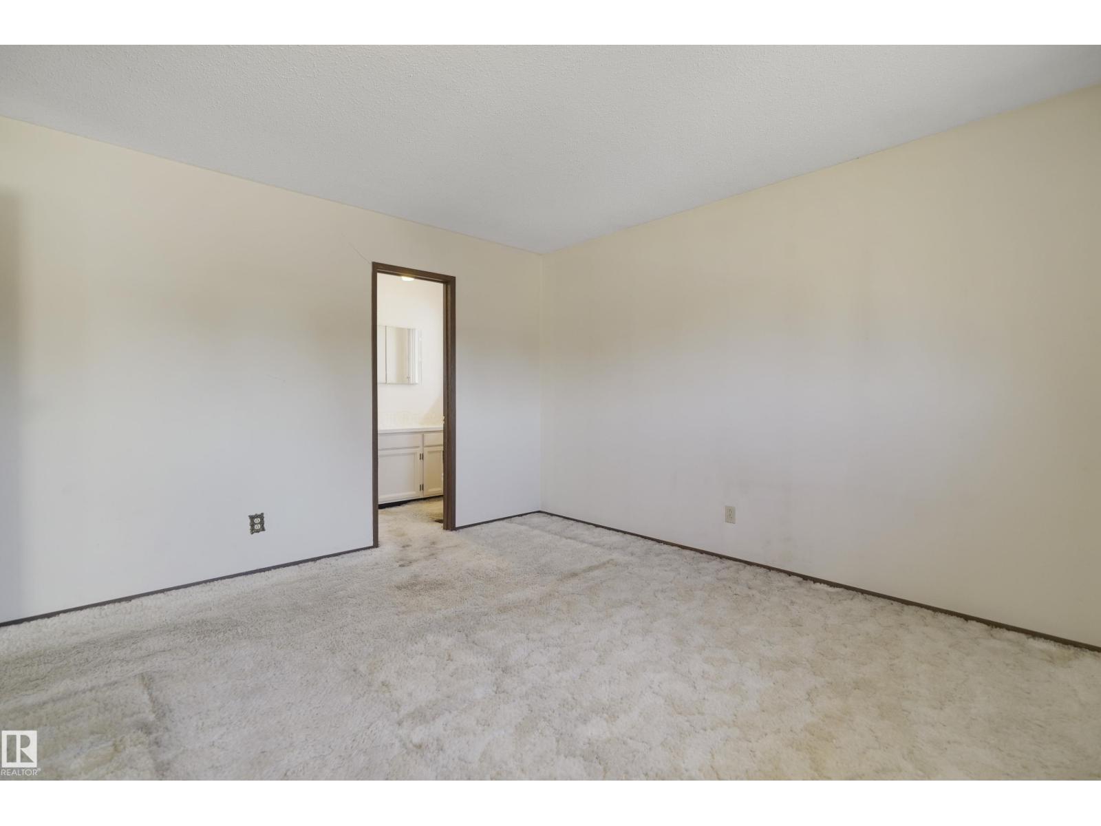 10912 40 AV NW - 18