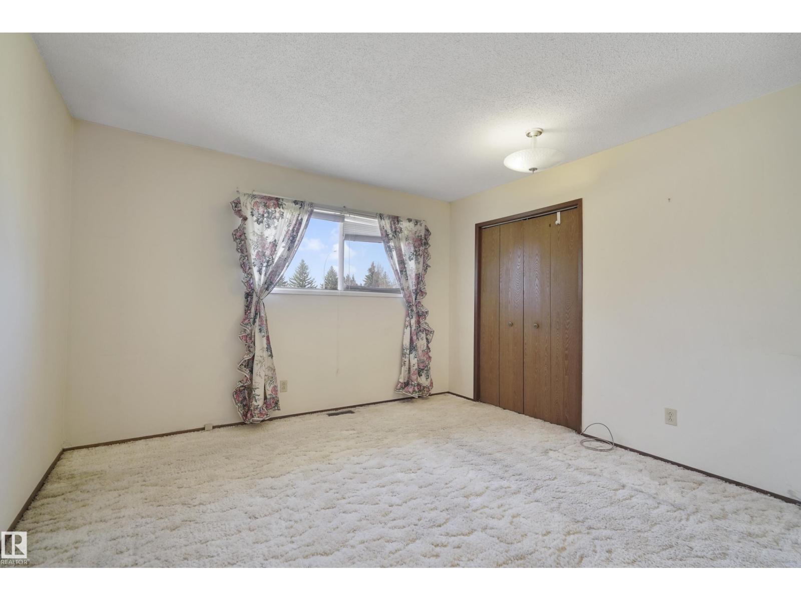 10912 40 AV NW - 20