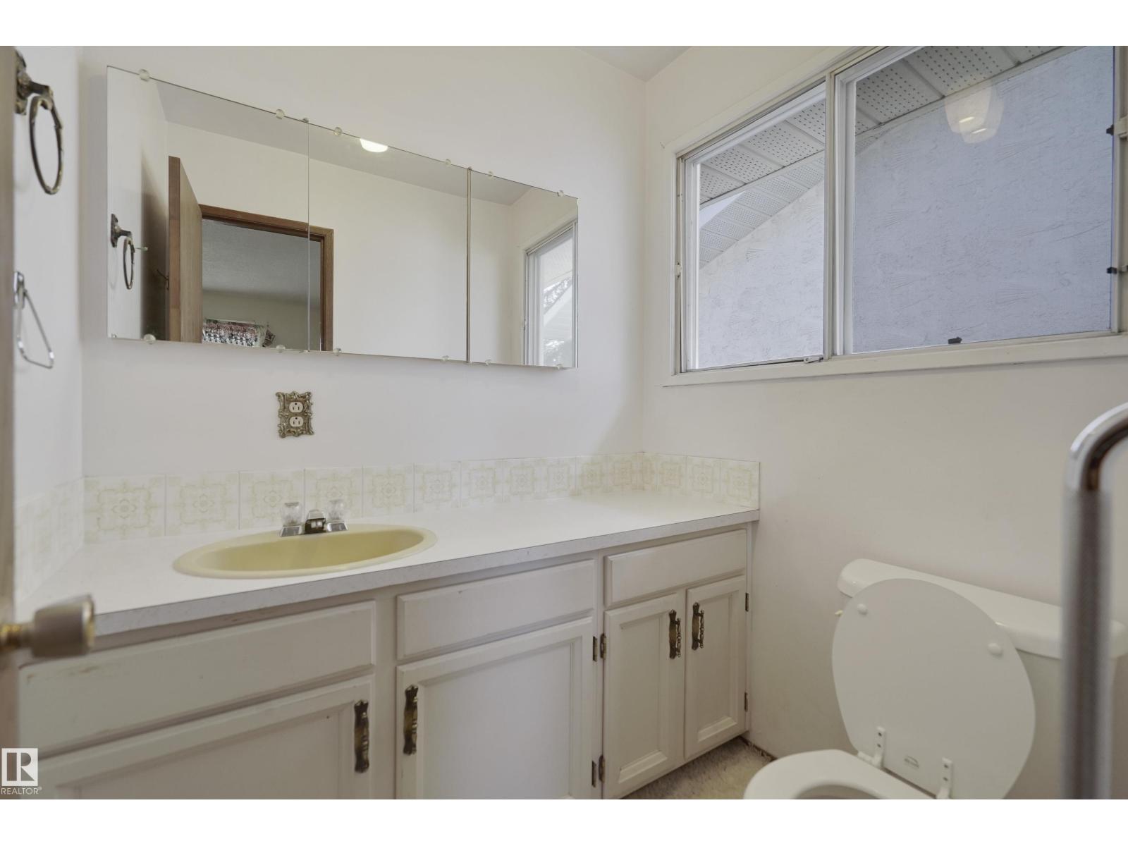10912 40 AV NW - 21