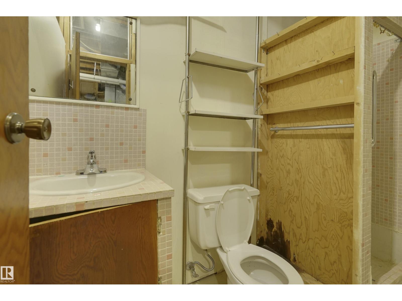 10912 40 AV NW - 32