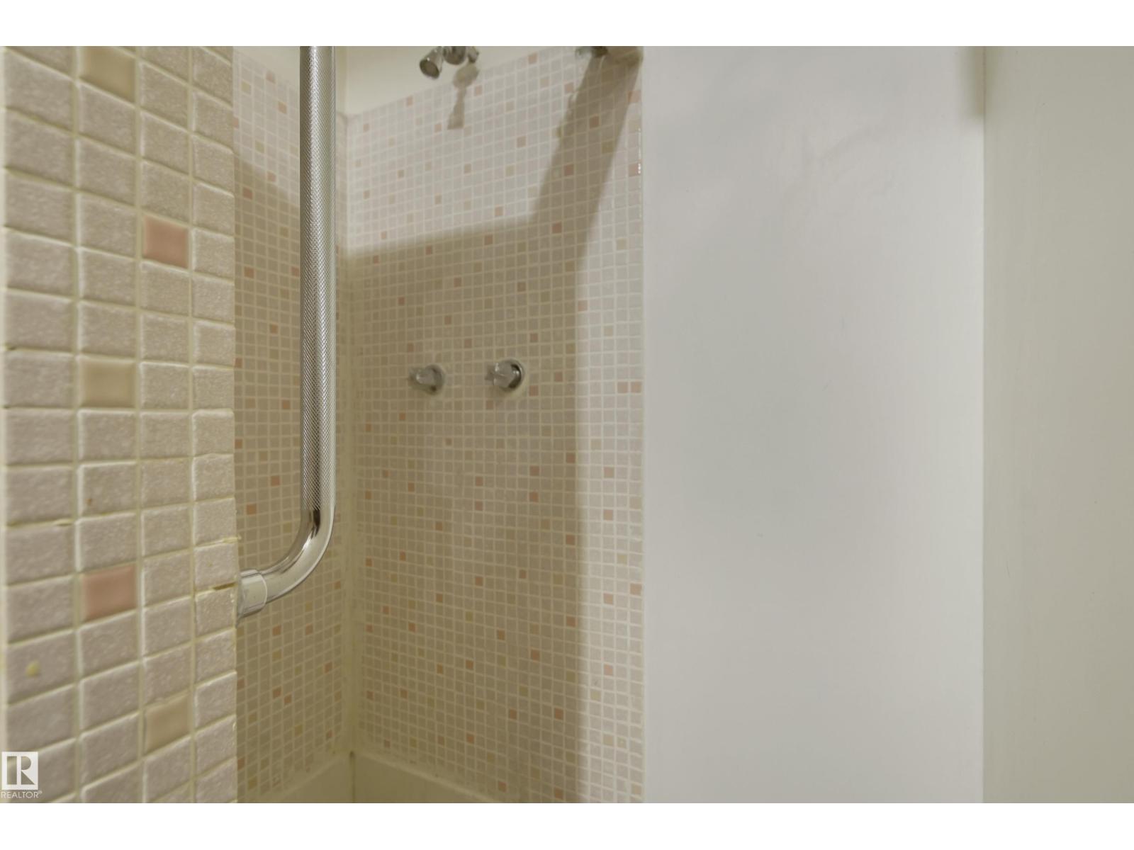 10912 40 AV NW - 33