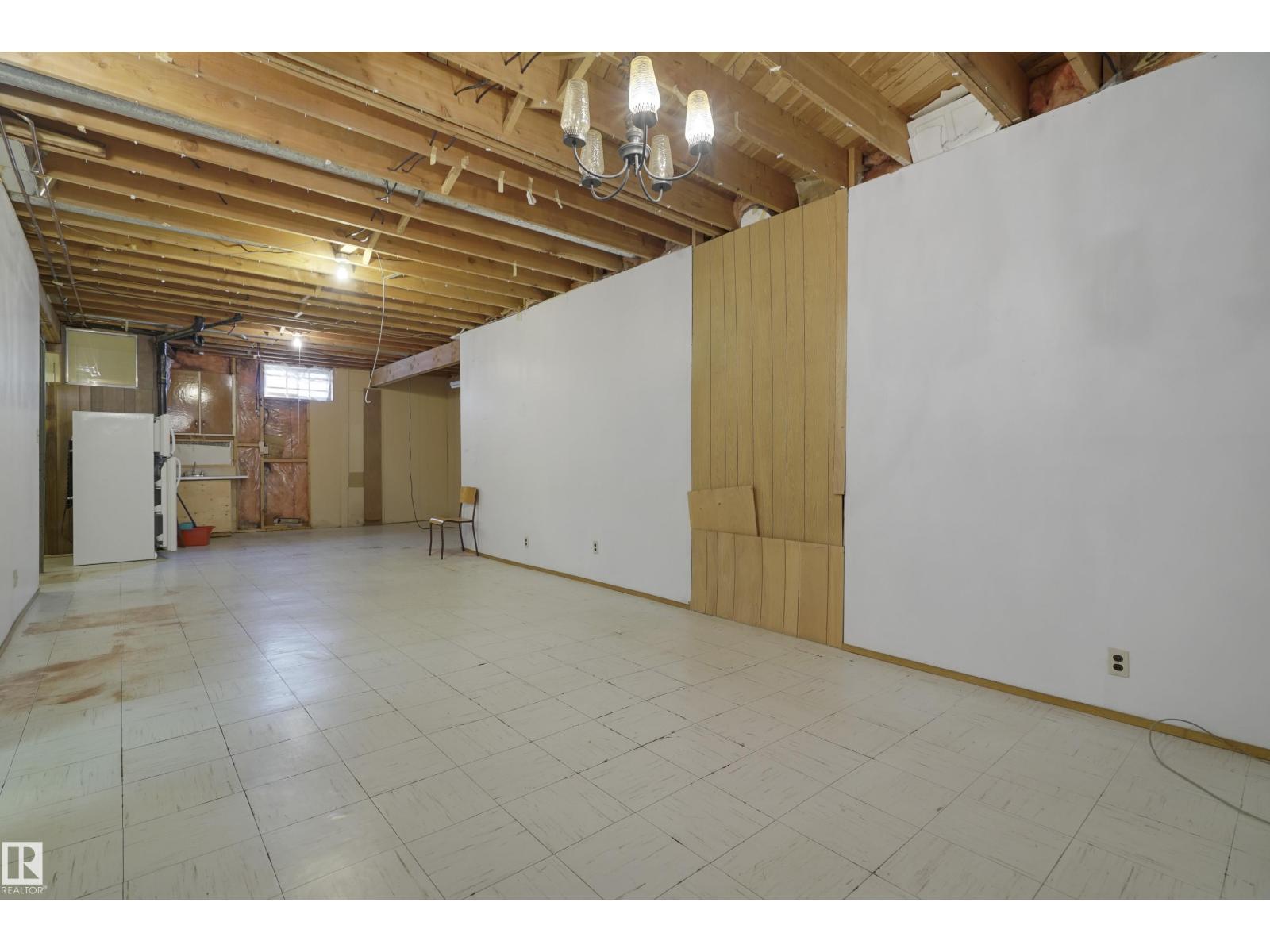10912 40 AV NW - 38