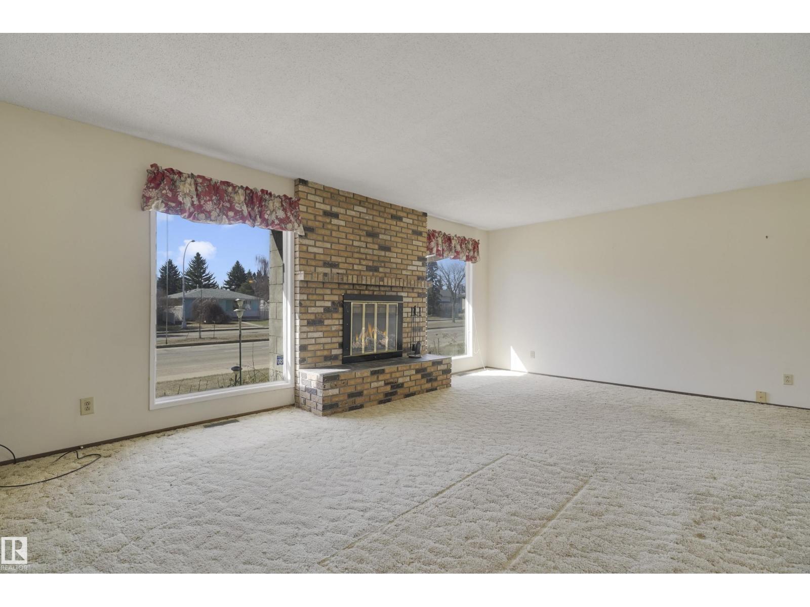 10912 40 AV NW - 4