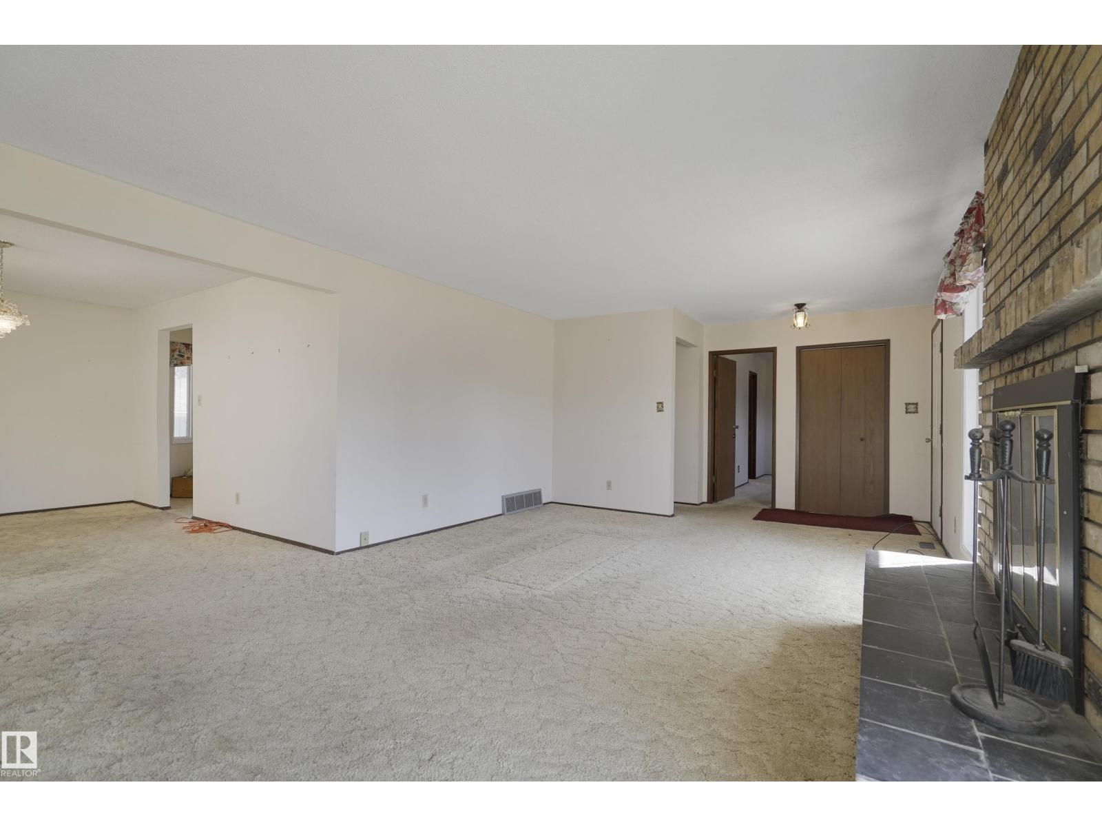 10912 40 AV NW - 6