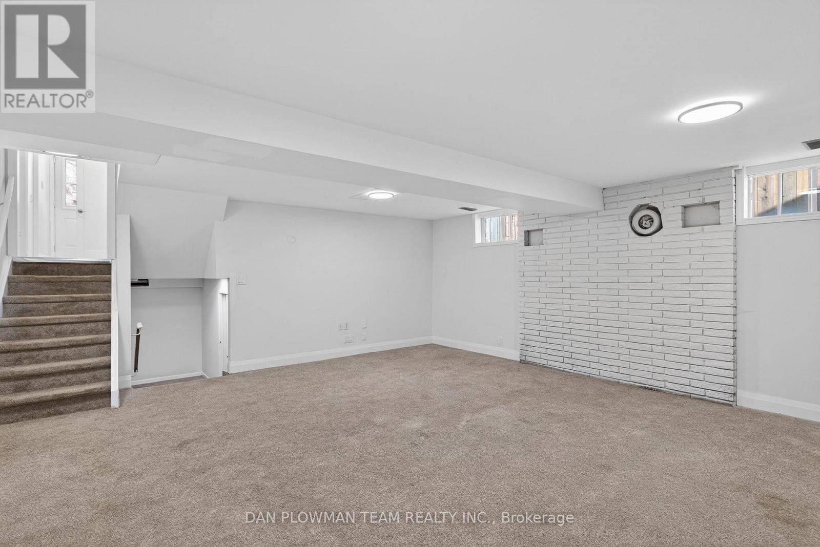 386 GRANGE COURT - 36