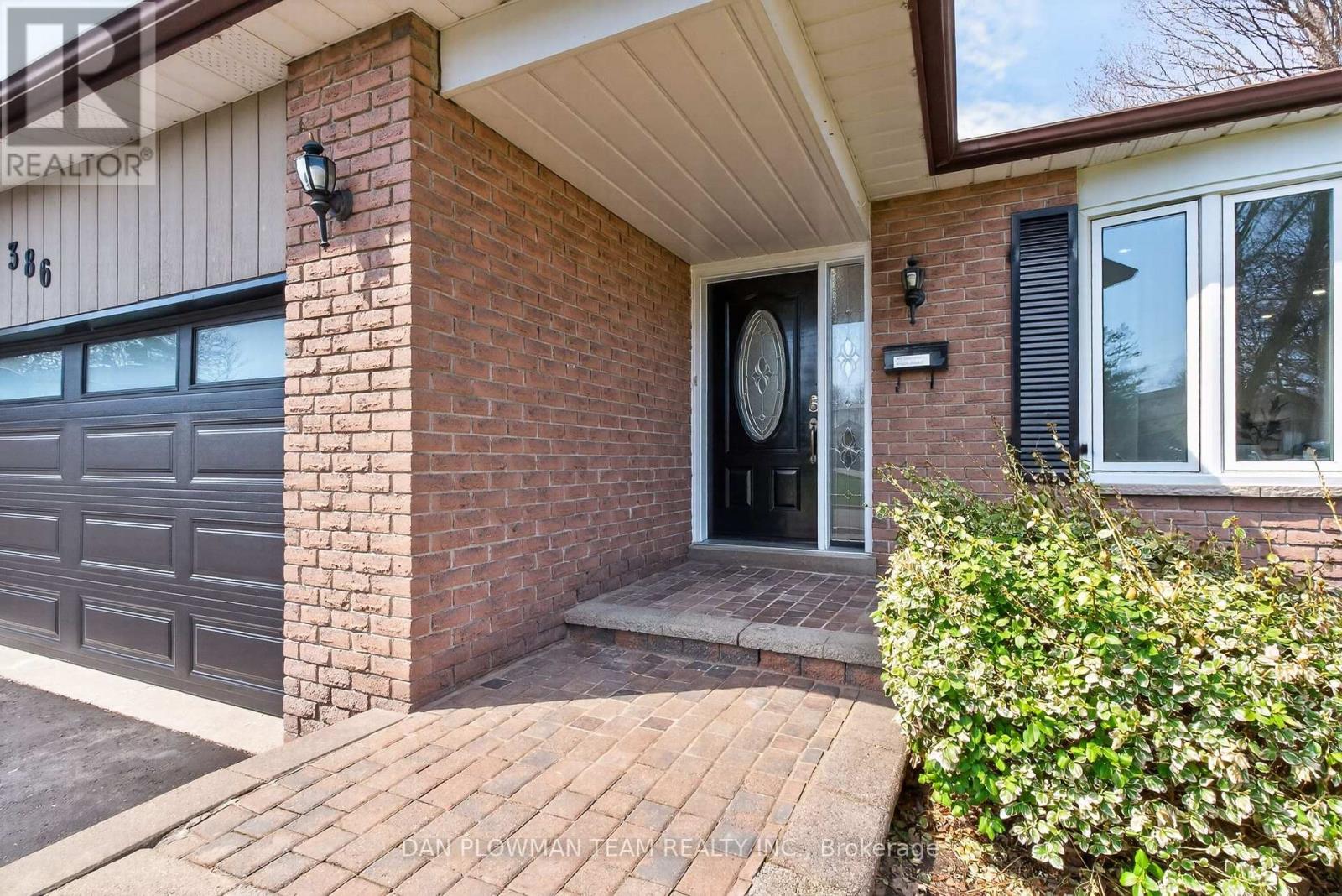 386 GRANGE COURT - 6