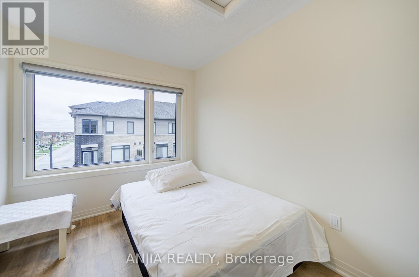 53 EMMAS WAY - 24