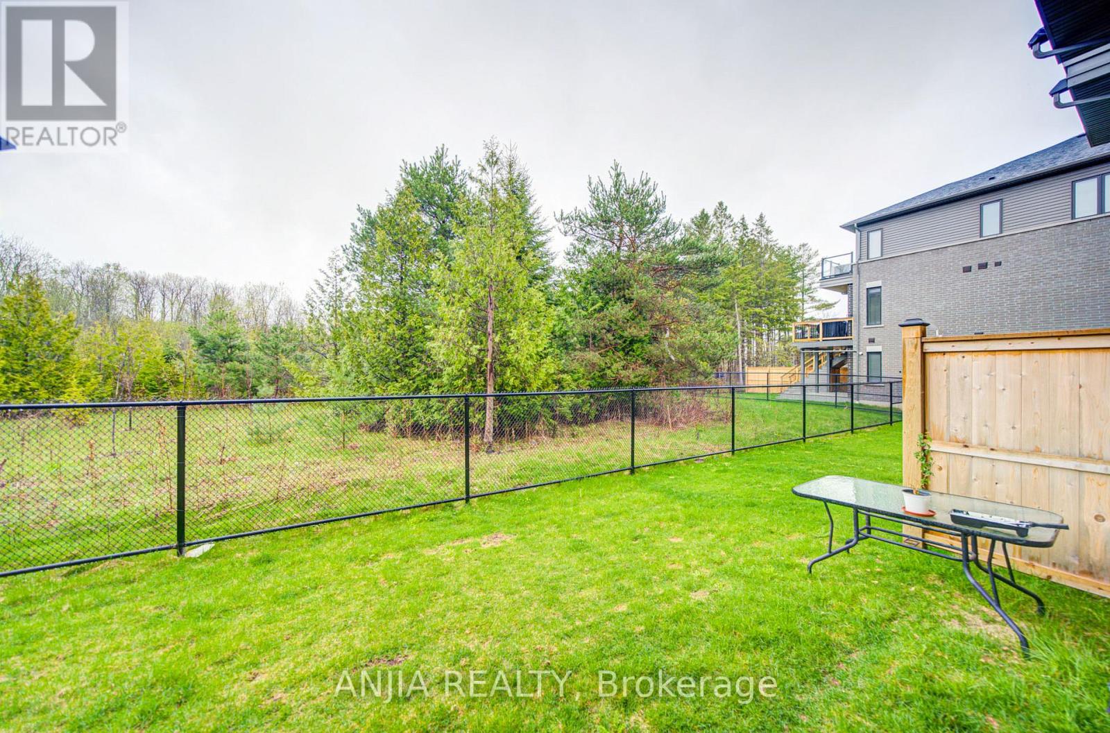 53 EMMAS WAY - 25