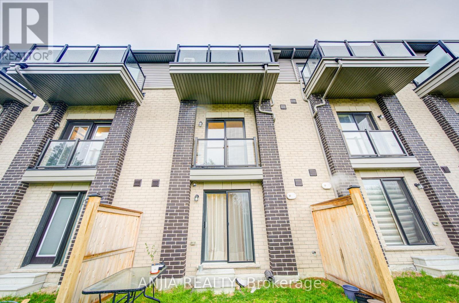 53 EMMAS WAY - 27