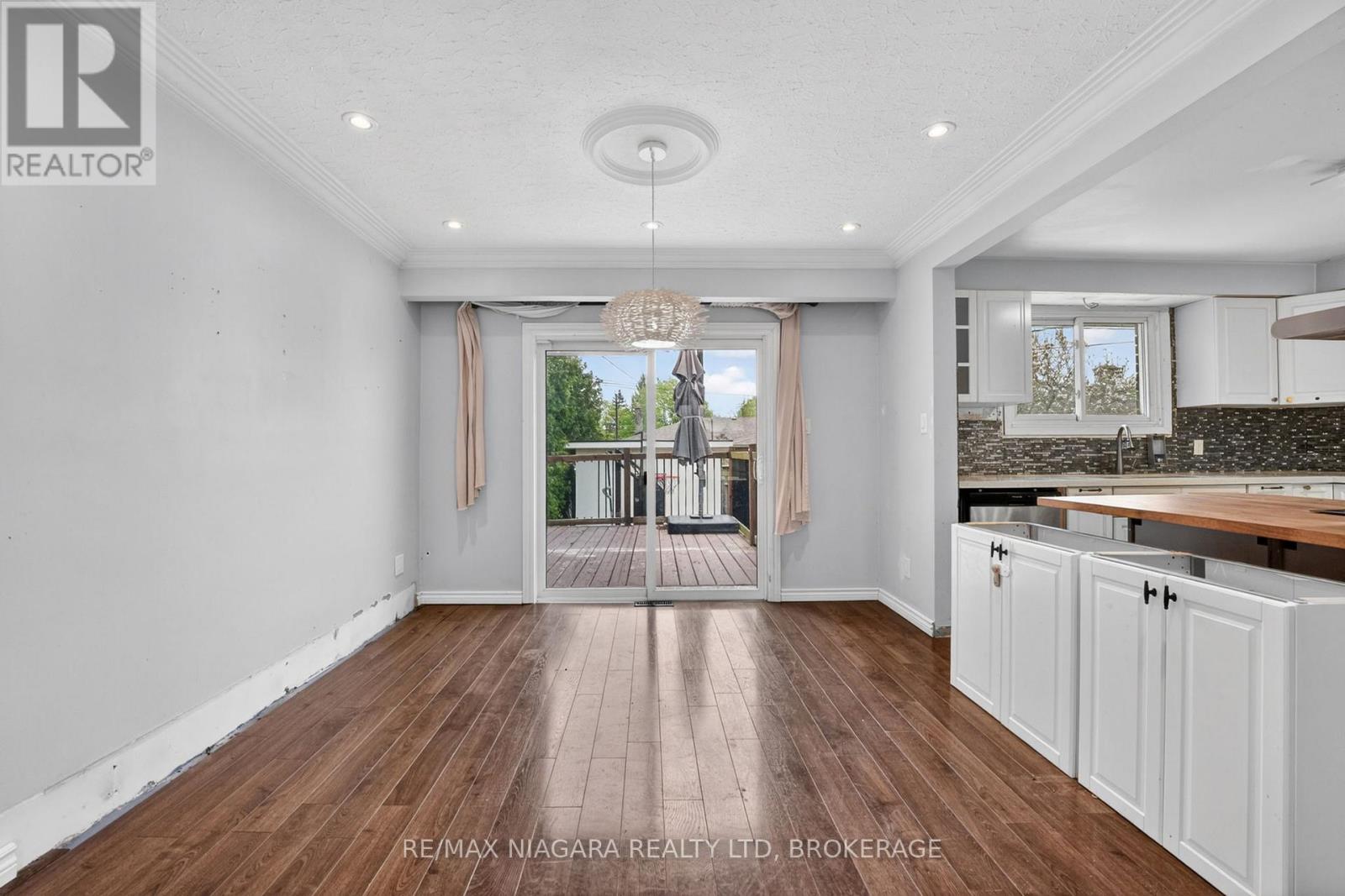 6 COLLIER ROAD N - 10