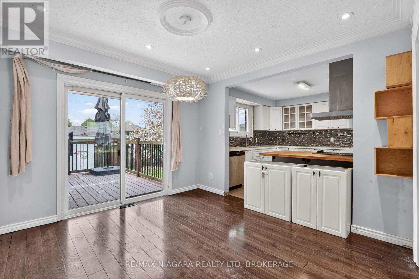 6 COLLIER ROAD N - 11