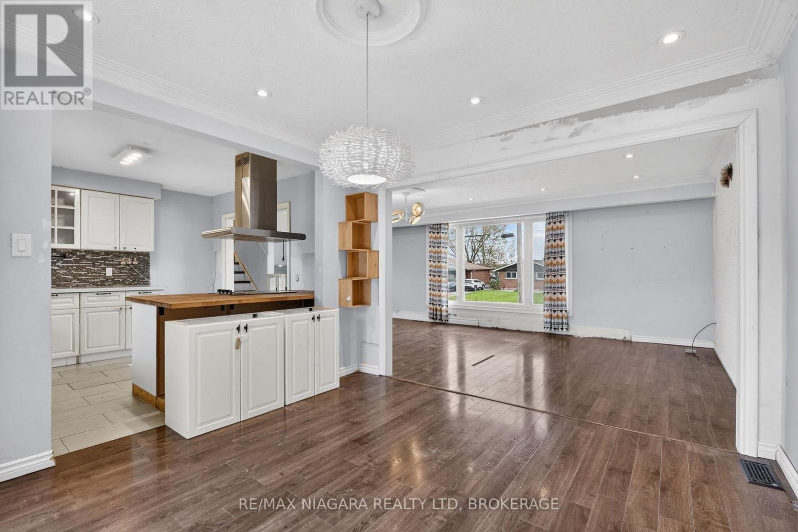 6 COLLIER ROAD N - 12