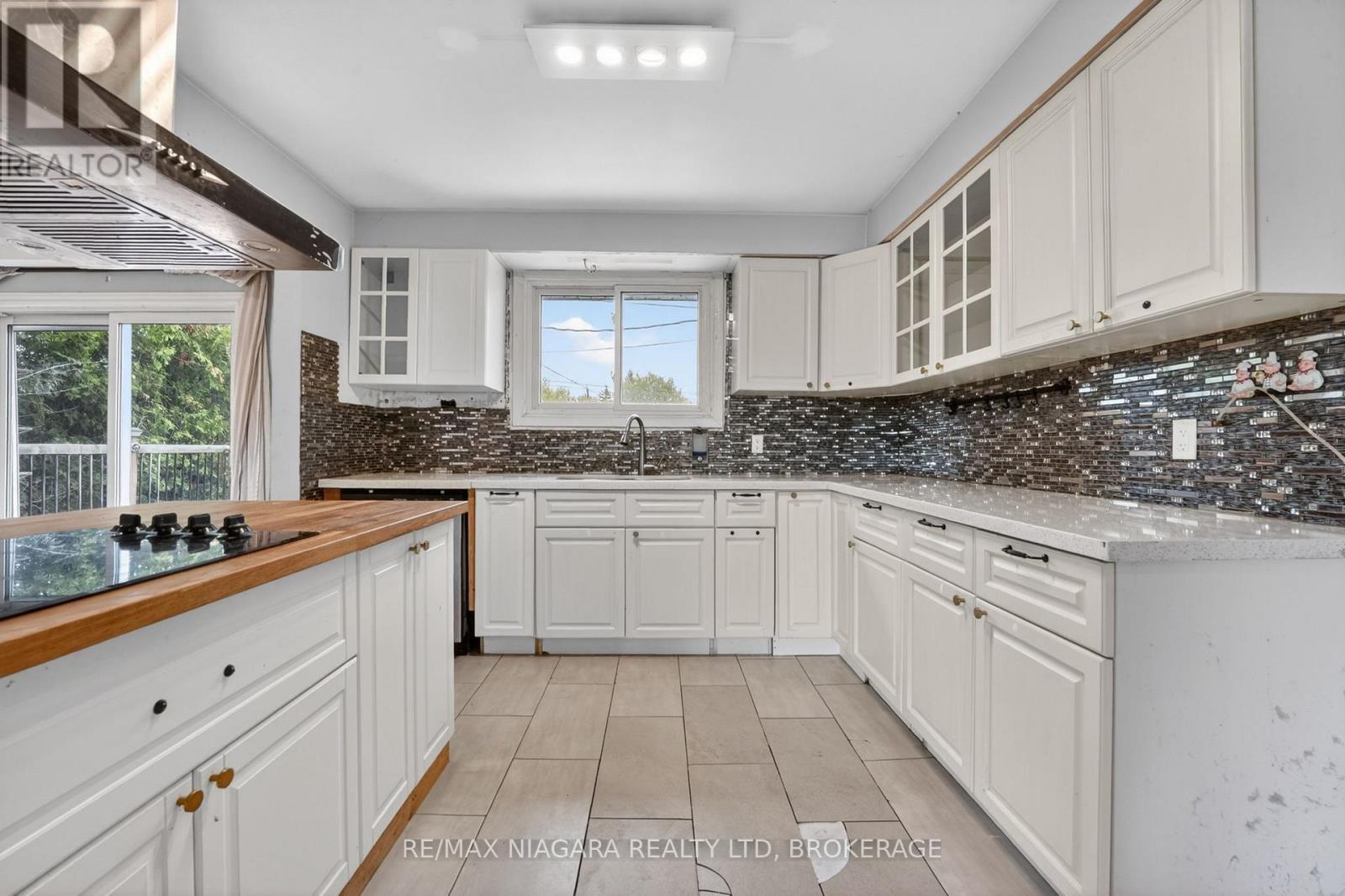 6 COLLIER ROAD N - 13
