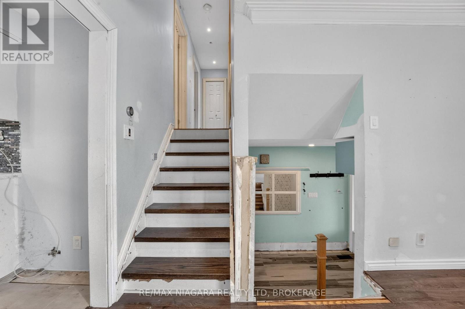 6 COLLIER ROAD N - 17