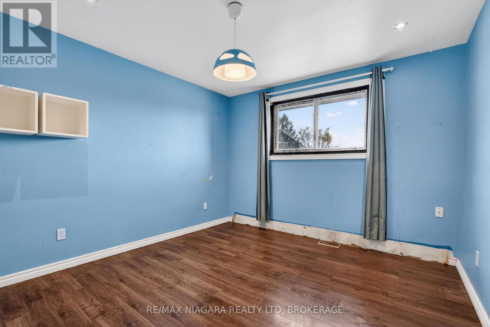 6 COLLIER ROAD N - 20