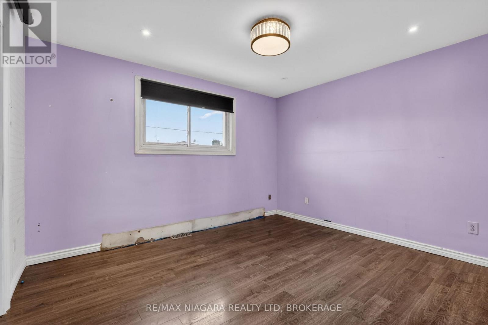 6 COLLIER ROAD N - 22