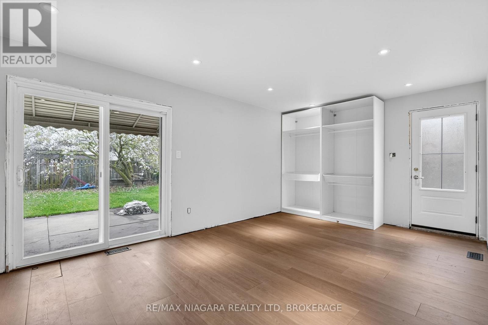 6 COLLIER ROAD N - 27
