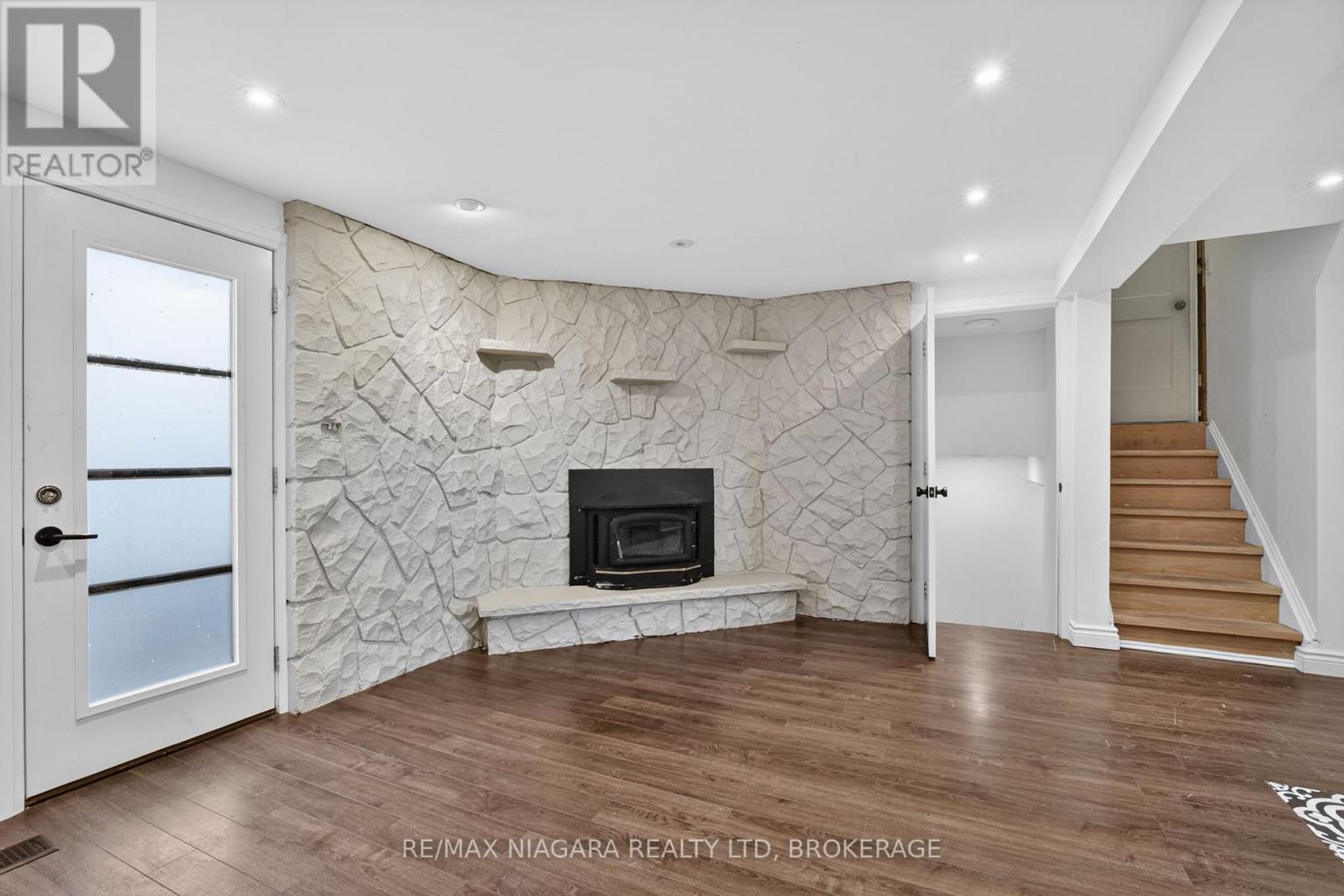 6 COLLIER ROAD N - 29