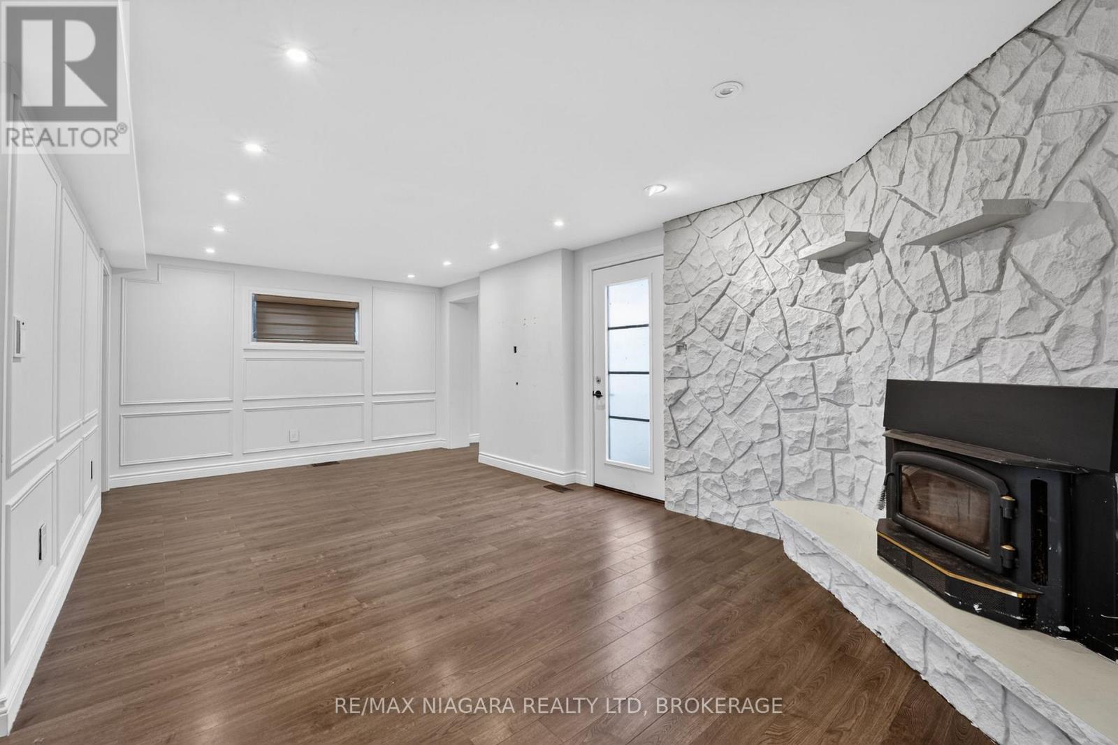 6 COLLIER ROAD N - 30