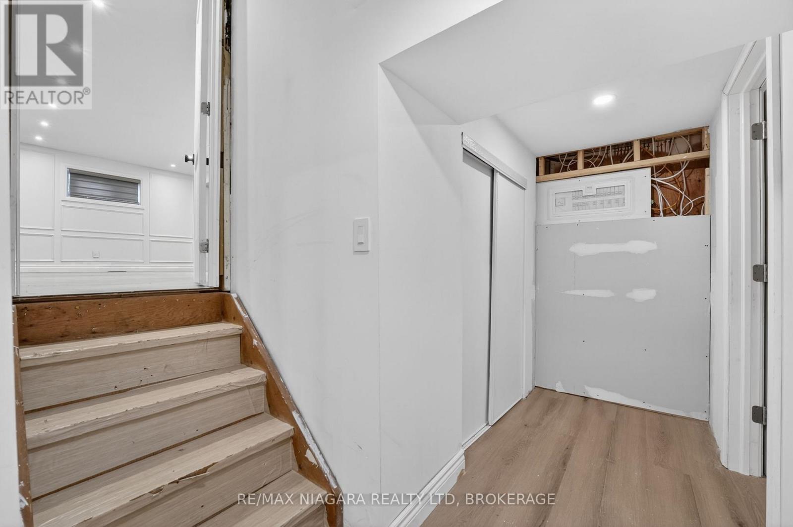 6 COLLIER ROAD N - 36
