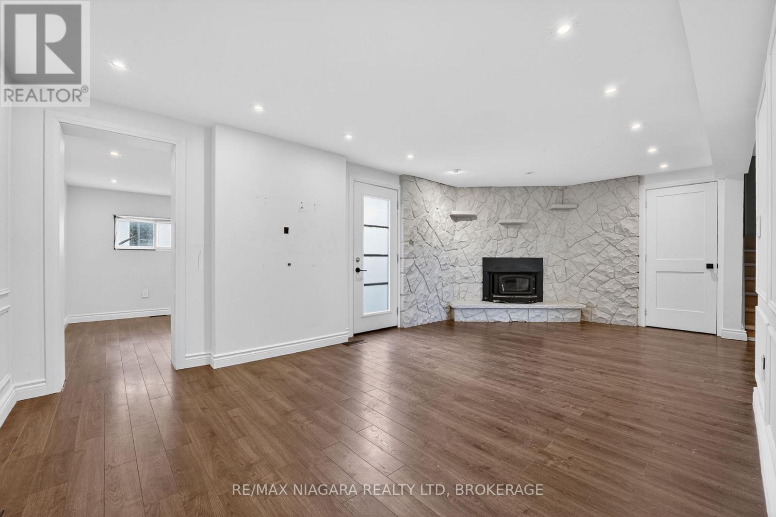 6 COLLIER ROAD N - 41