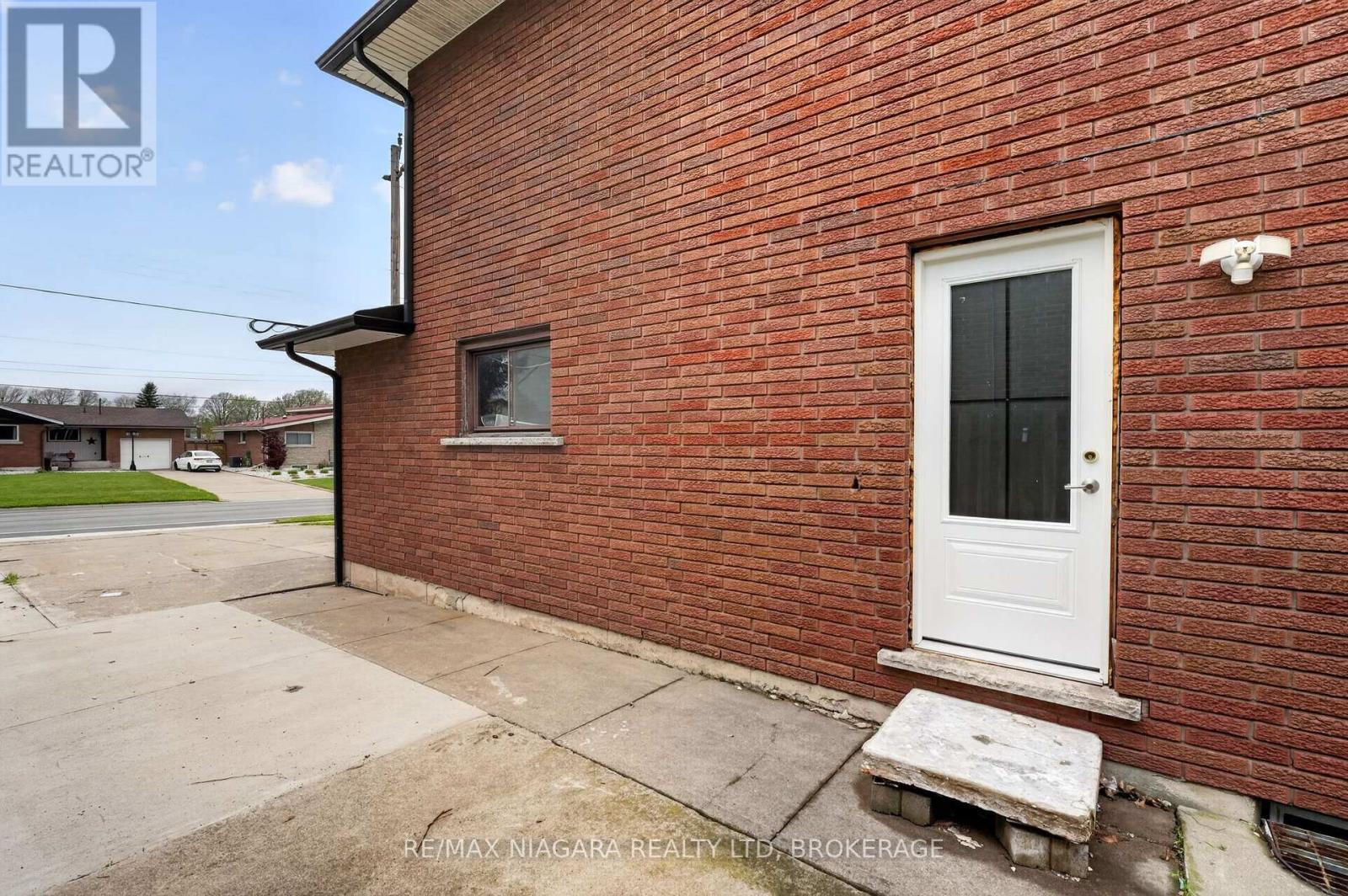 6 COLLIER ROAD N - 42