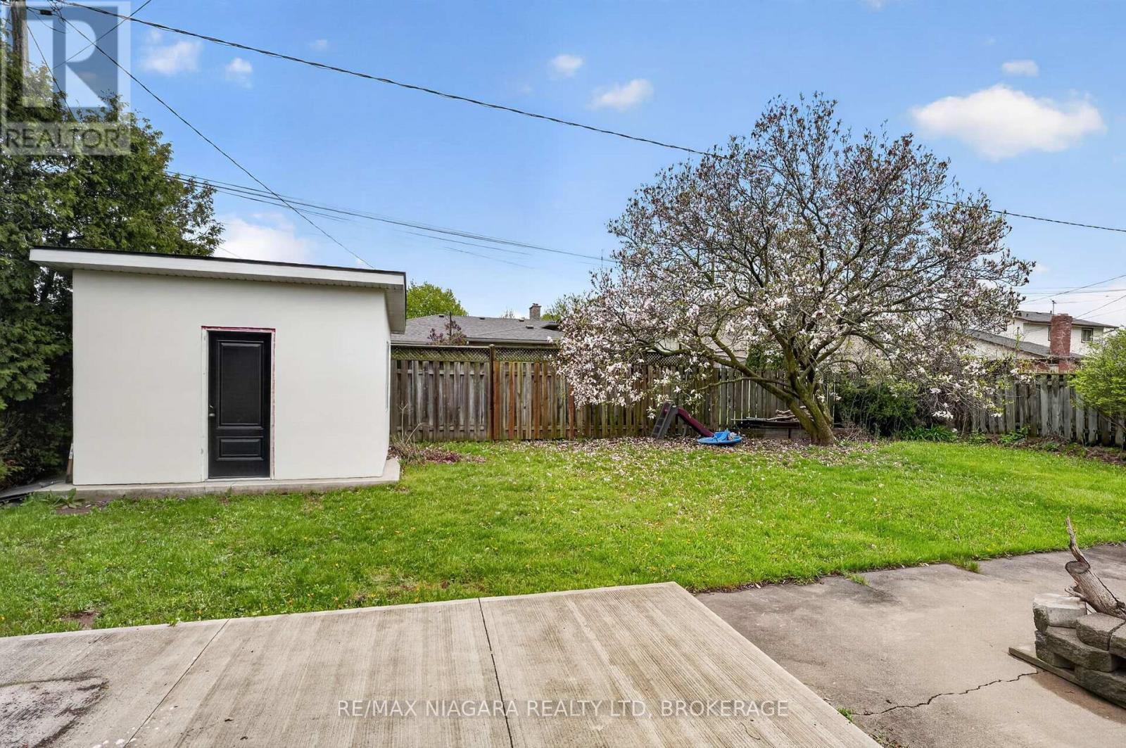 6 COLLIER ROAD N - 45