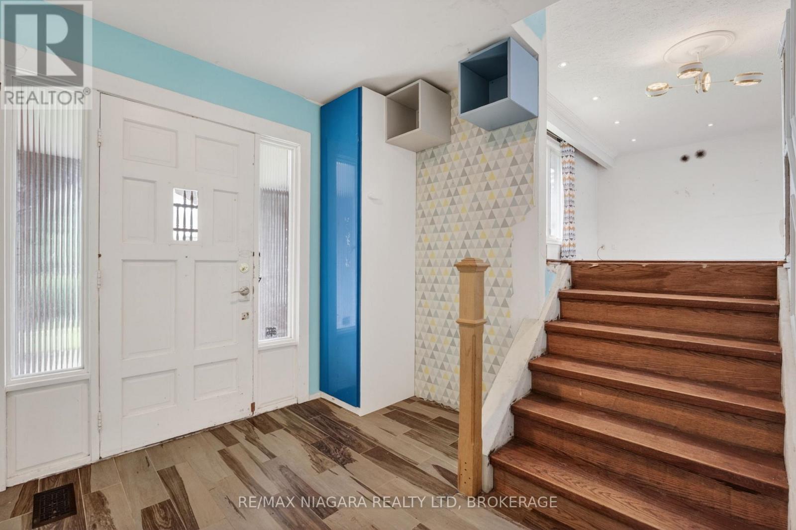 6 COLLIER ROAD N - 5